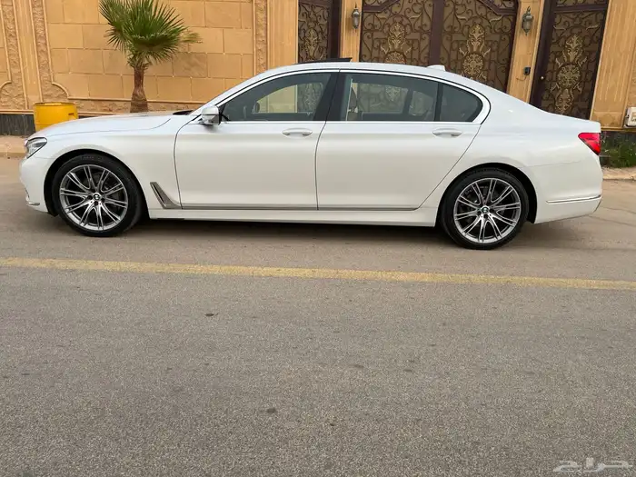 بي ام دبليو 730 2019 مخزن 19