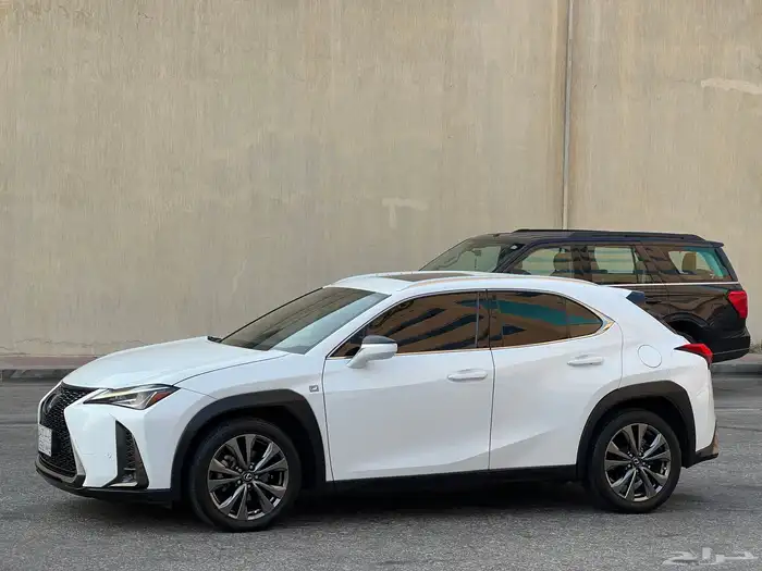 لكزس UX200 موديل 2019 قمة النظافه 4