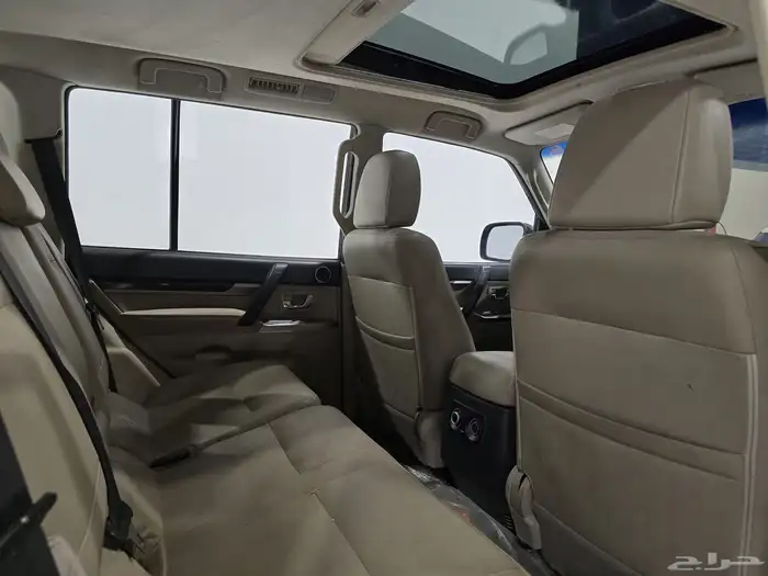 ميتسوبيشي باجيرو موديل 2016 بحالة ممتازة 9