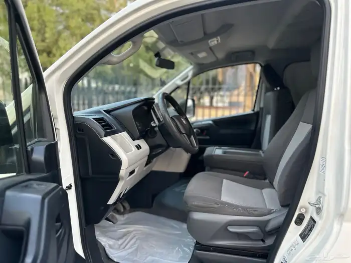 تويوتا باص بضاعه موديل 2019 سعودي قير عادي ديزل 12