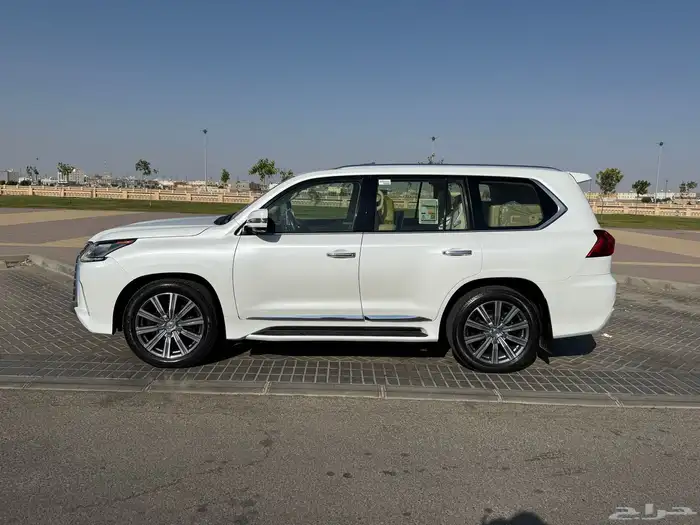 جيب لكزس 2017 فل كامل خليجي شد بلد الدفعه الاخيره 12