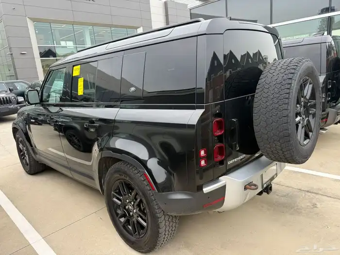 للبيع ديفندر موديل 2023 - SE شاشه كبيره وارد كندا 2