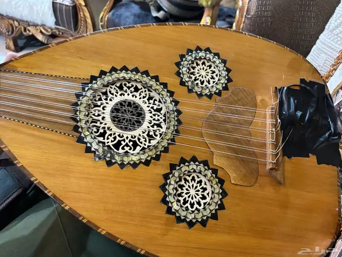 عود موسيقي وكمنجه لا البيع 22