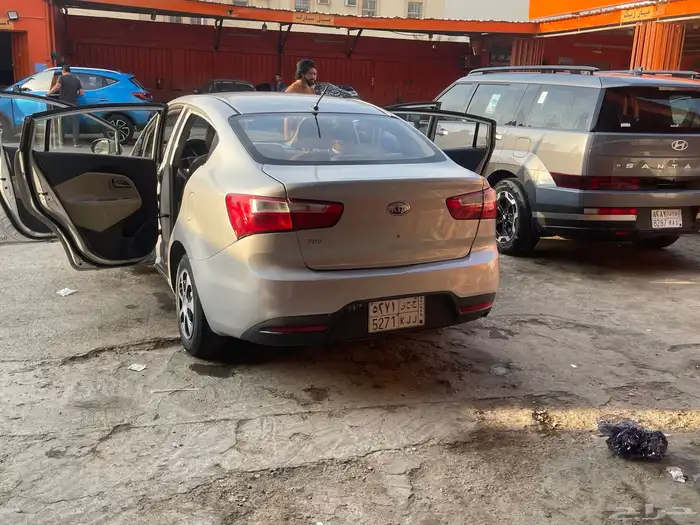 Kia ريو 2014. نظيفه 3