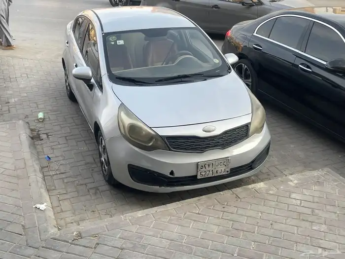 Kia ريو 2014. نظيفه 1