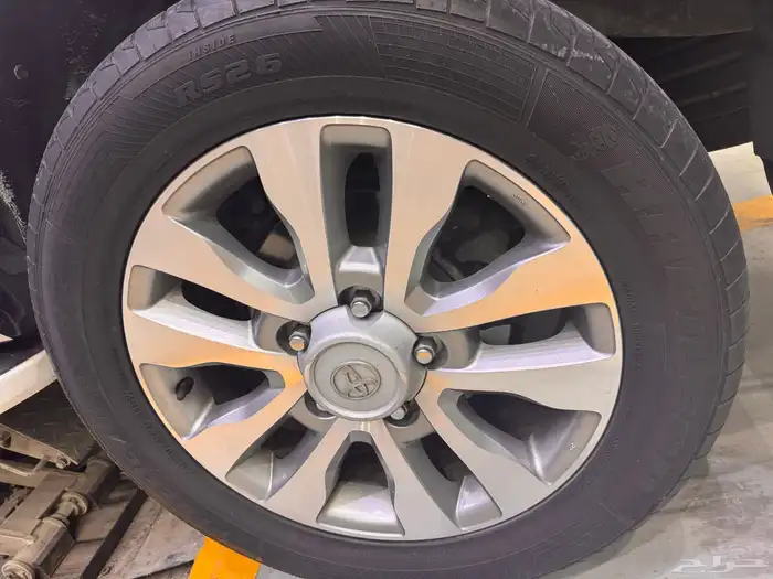 285 50 20 SUV toyota 5