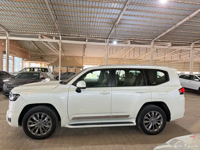 لاندكروزر 2024 14