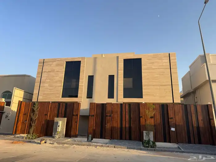 للبيع تاون هاوس ودور ارضي بحي المنار 0