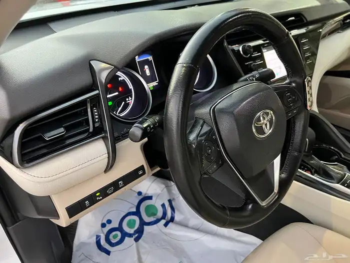 تويوتا كامري GLE هايبرد 12