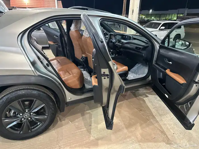 لكزس UX موديل 2021 سعودي بحالة الوكالة 14