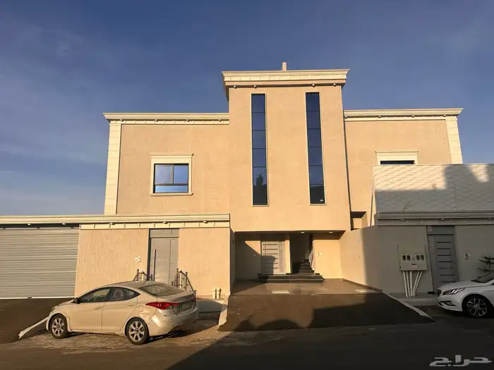 للبيع روف دور علوى وملحق بسعر ممتاز 620 الف خميس مشيط 0