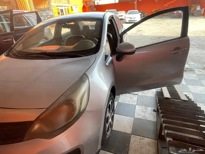 Kia ريو 2014. نظيفه 8