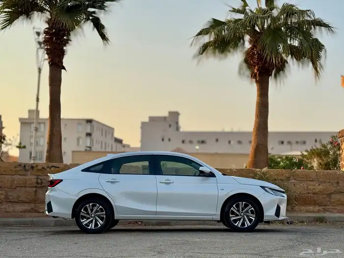 للبيع تويوتا يارس ((Y plus)) 2024 ((ممشى 12 ألف)) 14