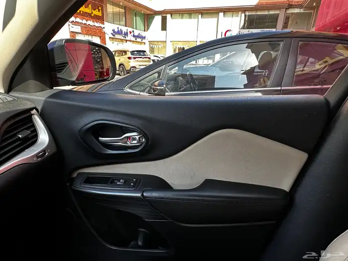 جيب شيروكى سبورت 2016 10