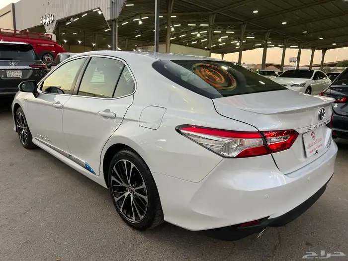 تويوتا كامري GLE هايبرد 5