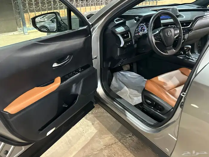 لكزس UX موديل 2021 سعودي بحالة الوكالة 31