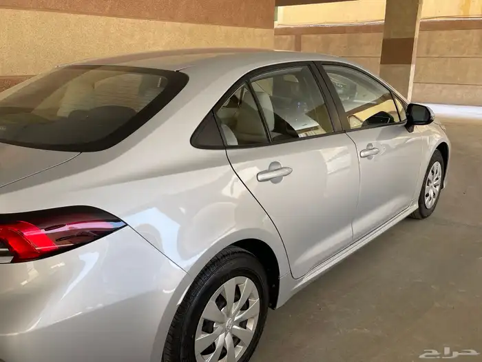 البيع كرولا مخزن بحالة الوكالة أربع سلندر 20