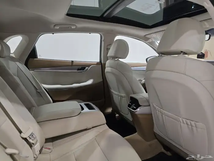 هونداي ازيرا ميد موديل 2023 بحاله ممتازه 11