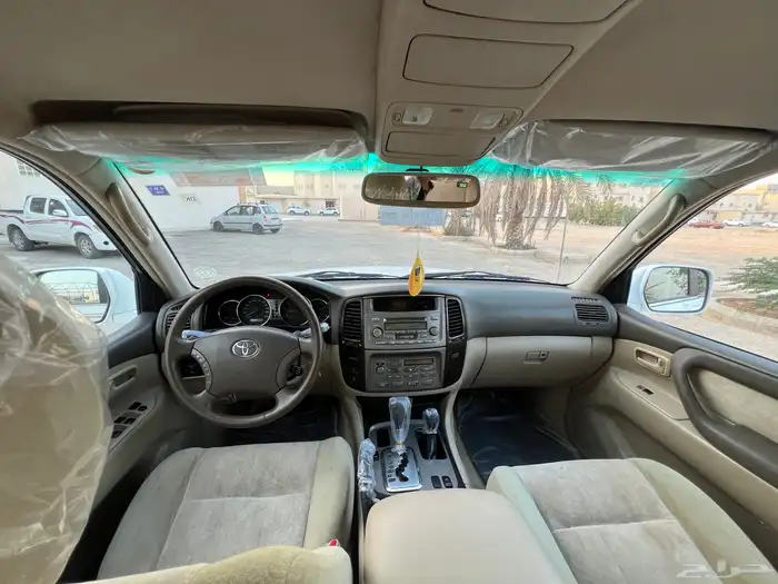 لاندكروزر V-XR نص فل 2004 22