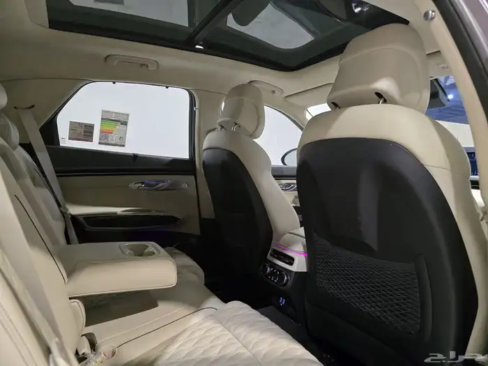 جينسس GV70 موديل 2021 بحاله ممتازه 10