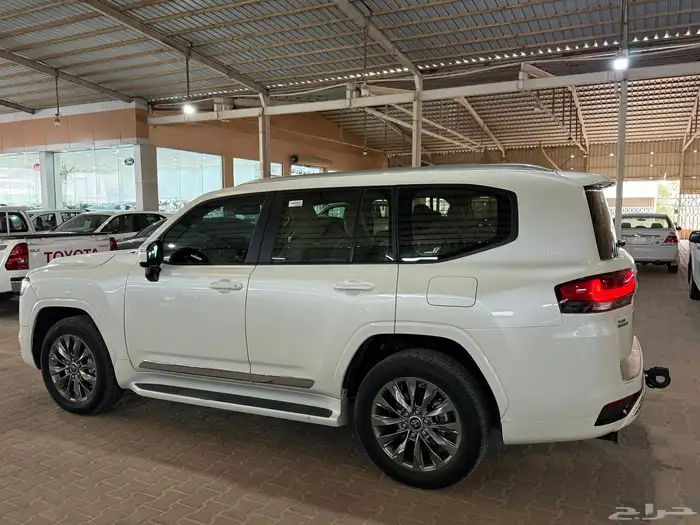 لاندكروزر 2024 12