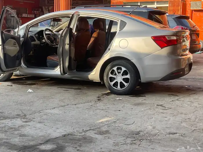 Kia ريو 2014. نظيفه 4
