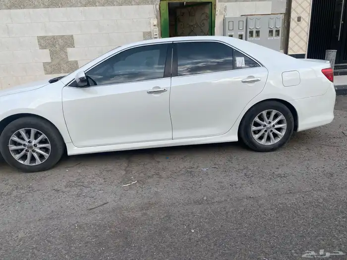 كامري 2012 نضيفة للبيع GLX 1