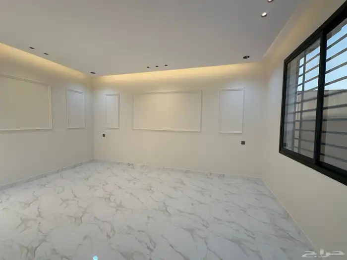 للبيع شقق ارضيه خميس مشيط مداخل سياره مستقله والسعر 550 الف 3