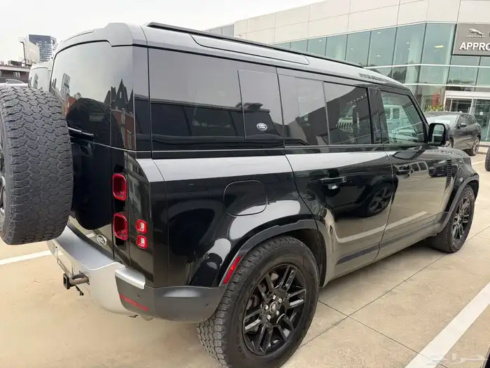 للبيع ديفندر موديل 2023 - SE شاشه كبيره وارد كندا 1