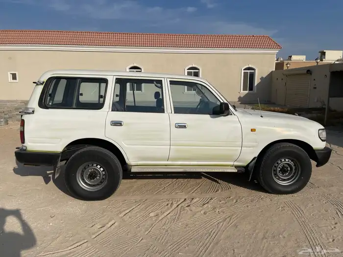 للبيع لاندكروزر 1991 ( مخزن ماشي 26 الف ) 2