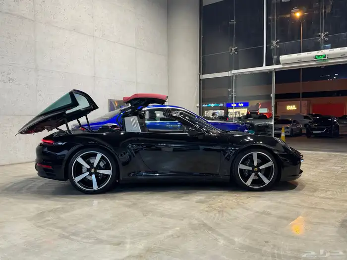 بورش Carrera Targa 4 موديل 2023م (وارد ساماكو) 8