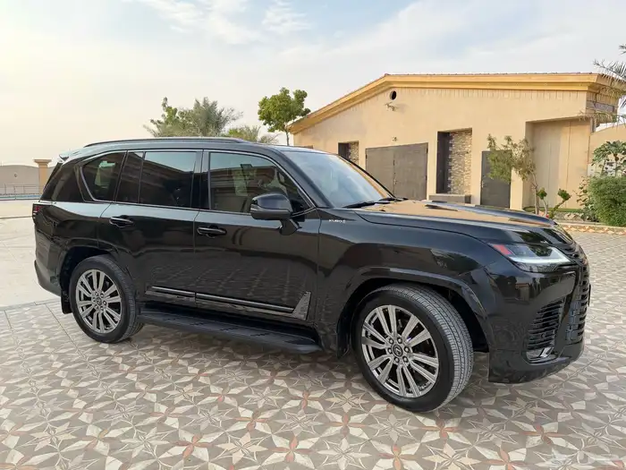 لكزس VIP - LX600 بلاك اديشن موديل 2023 بريمي 10