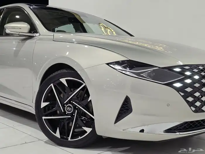 هونداي ازيرا ميد موديل 2023 بحاله ممتازه 8