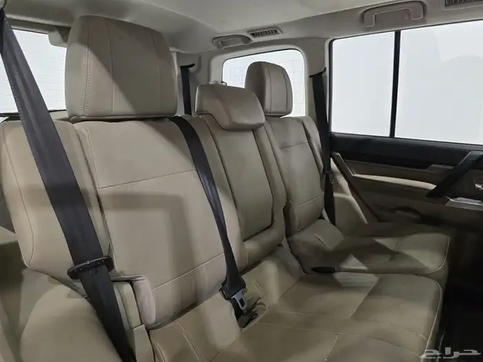 ميتسوبيشي باجيرو موديل 2016 بحالة ممتازة 8