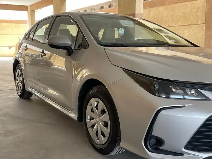 البيع كرولا مخزن بحالة الوكالة أربع سلندر 7