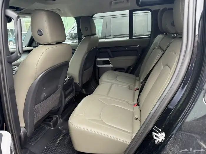 للبيع ديفندر موديل 2023 - SE شاشه كبيره وارد كندا 5