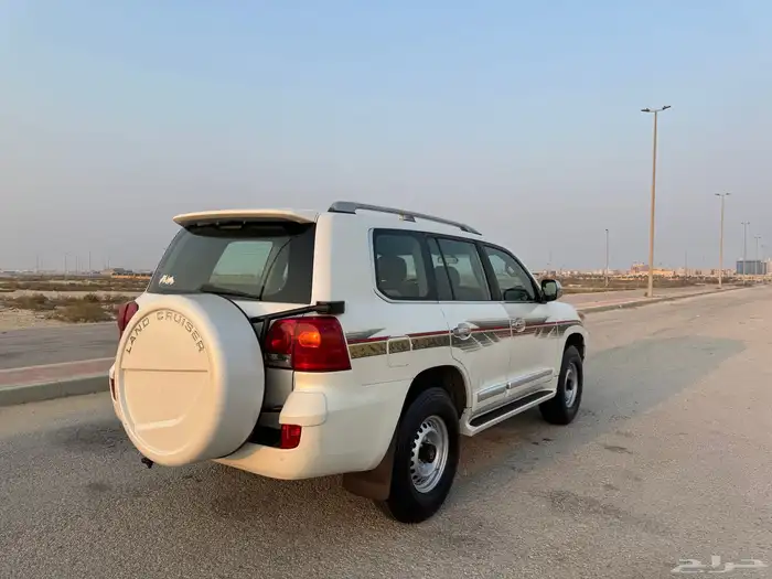 جيب لاندكروزر 2010 G 10