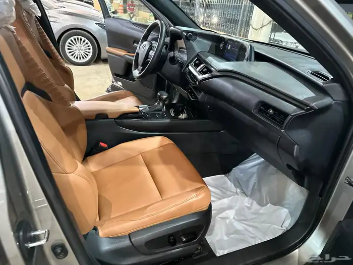 لكزس UX موديل 2021 سعودي بحالة الوكالة 20