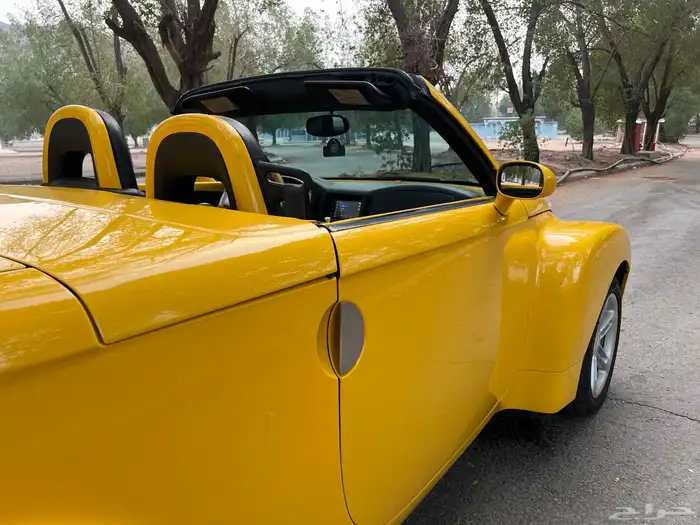 مخزن كشف ونيت بيك اب شيفرولية SSR موديل 2003 31