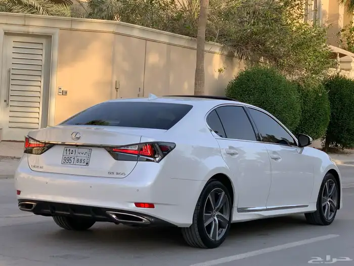 لكزس GS300 موديل 2018 بحالة الوكاله ممشى 26 الف 11