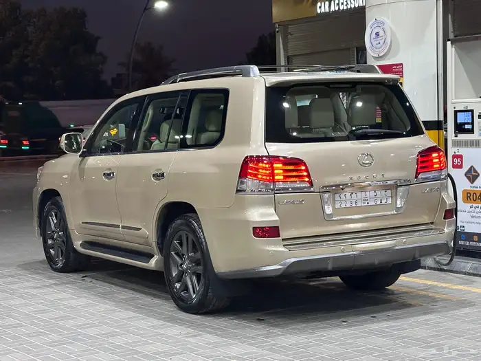 جيب لكزس LX570 موديل 2009 فل كامل 6