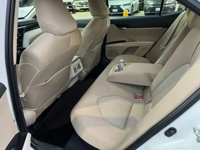 تويوتا كامري GLE هايبرد 9