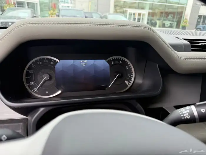 للبيع ديفندر موديل 2023 - SE شاشه كبيره وارد كندا 6