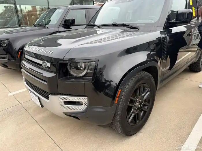 للبيع ديفندر موديل 2023 - SE شاشه كبيره وارد كندا 3