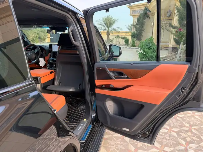 لكزس VIP - LX600 بلاك اديشن موديل 2023 بريمي 25