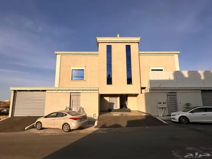 للبيع روف دور علوى وملحق بسعر ممتاز 620 الف خميس مشيط 1