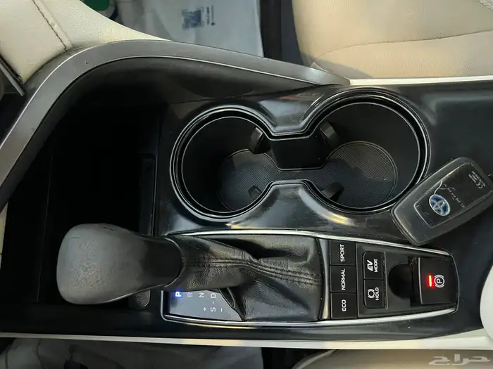 تويوتا كامري GLE هايبرد 14