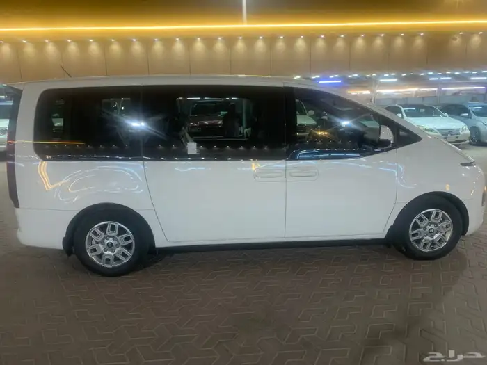 هيونداي ستاريا 3