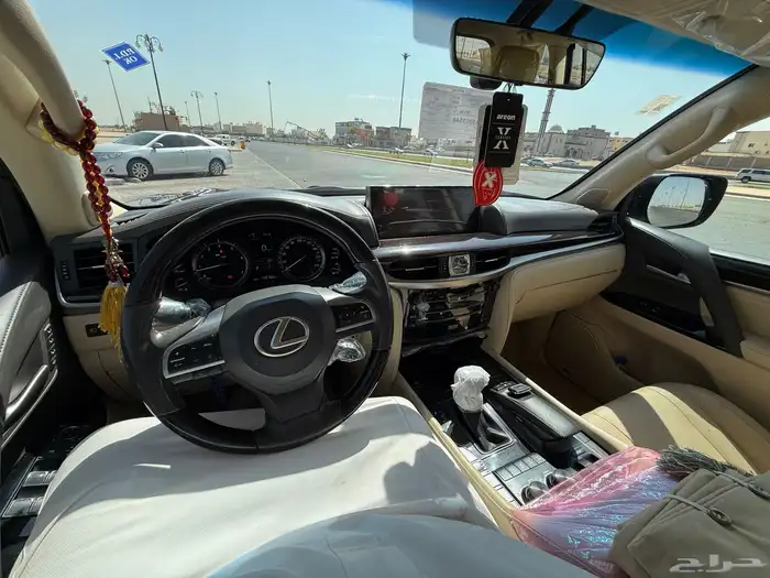 جيب لكزس 2020 فل كامل برجكتر نقط عمياء AD سعودي 15