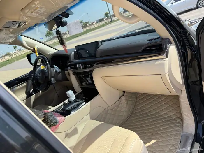 جيب لكزس 2020 فل كامل برجكتر نقط عمياء AD سعودي 20